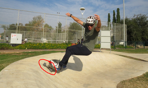 סקייטבורד מדמה גלישה